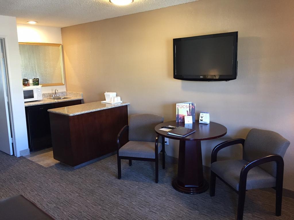 Ramada Tucson East Hotel Kültér fotó